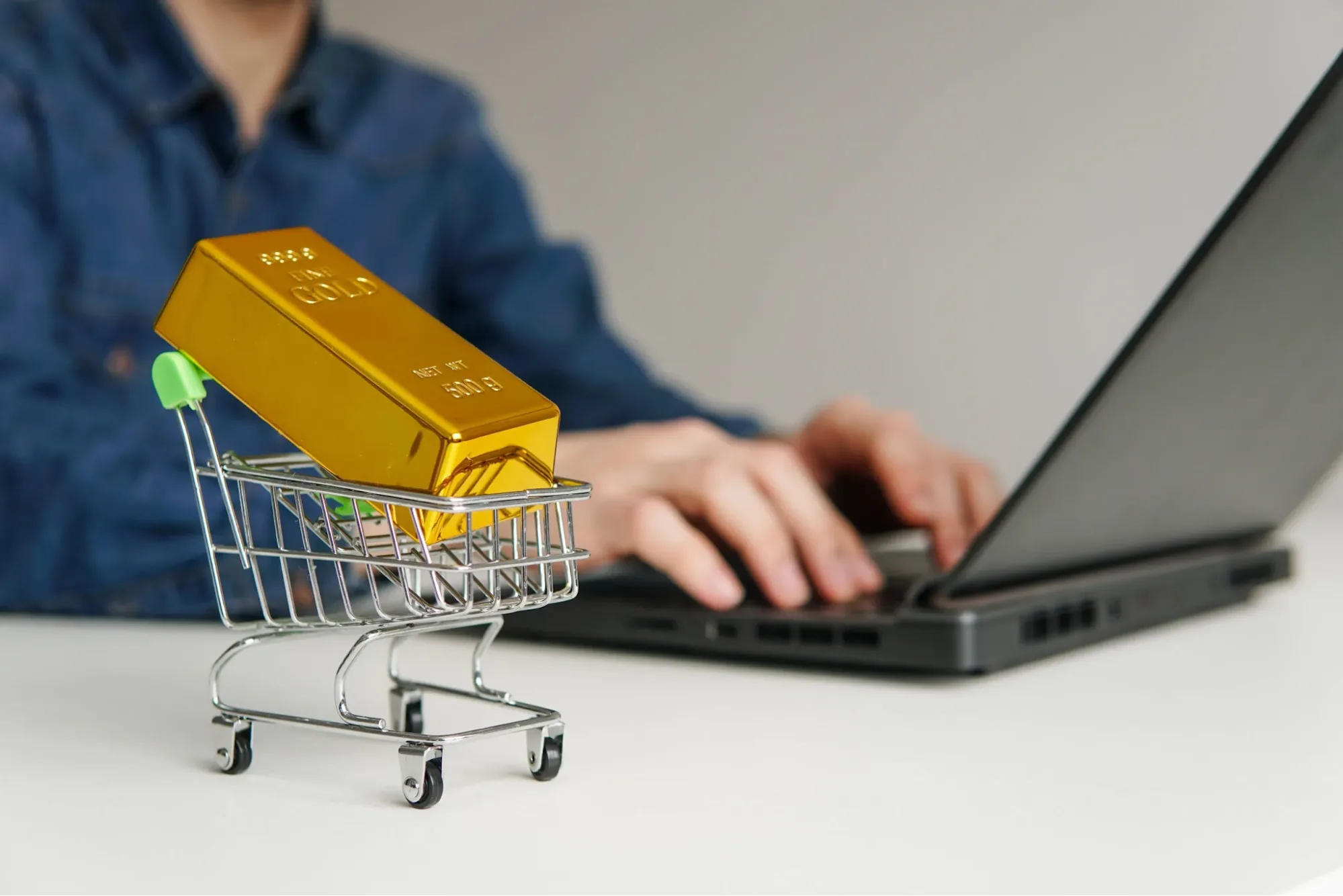 خدمات خرید، فروش و تحویل طلای فیزیکی